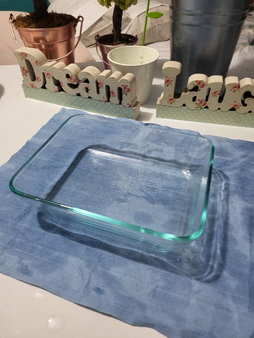 Serving dish (Category: Bakeware) located in Makati City. Submitted by thedeclutteringabuela (Listing ID 1232643759, Image 3). Description: pyrex made in the USA. 8 1/2 × 6 1/2.