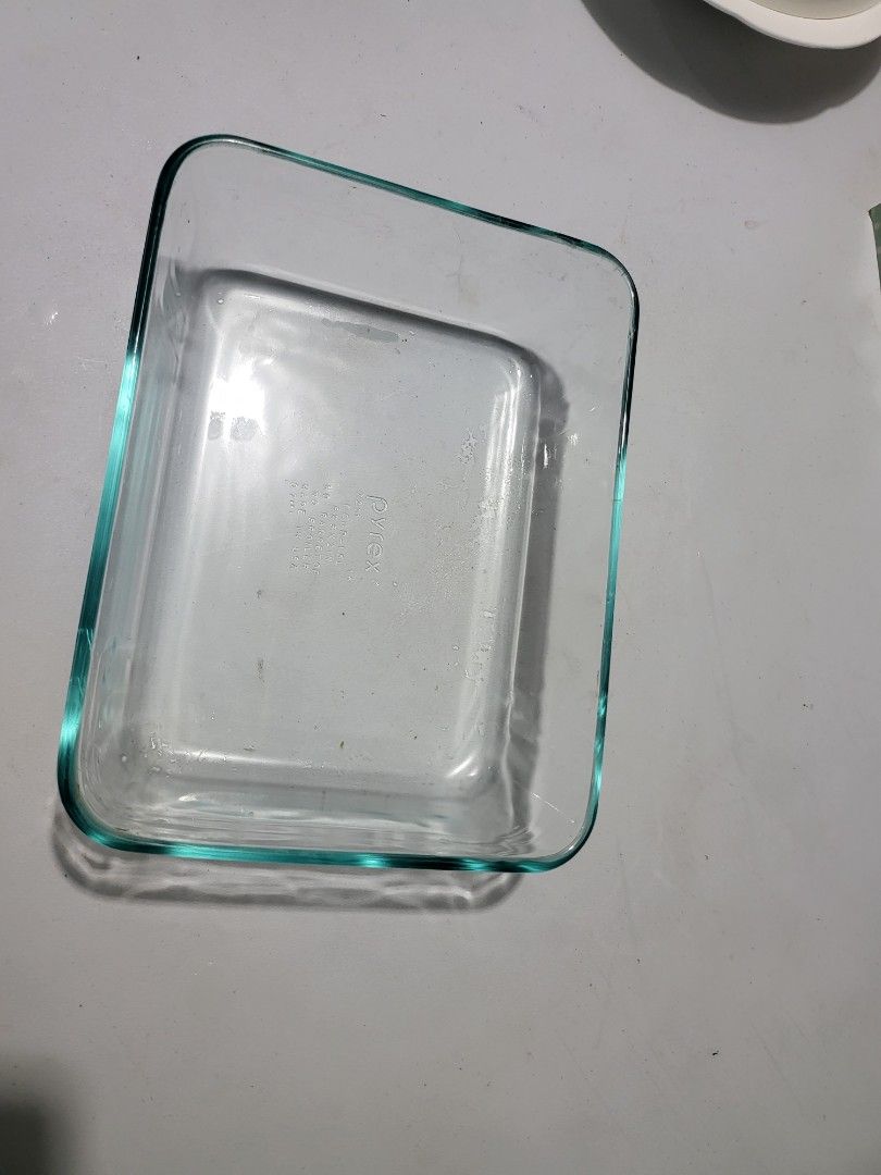 Serving dish (Category: Bakeware) located in Makati City. Submitted by thedeclutteringabuela (Listing ID 1232643759, Image 2). Description: pyrex made in the USA. 8 1/2 × 6 1/2.