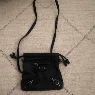 Gentle Monster Jentle Garden - Jennie Sling Bag, Luxury, Bags & Wallets on  Carousell