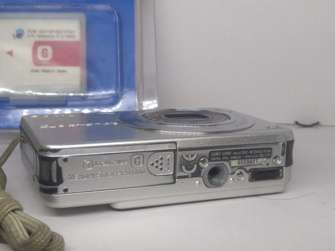 Sony cybershot 7.2 MP, Photography, Cameras on Carousell