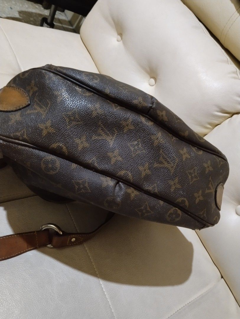 Louis Vuitton Monogram Galaxy Alpha Messenger, Fesyen Wanita, Tas & Dompet  di Carousell