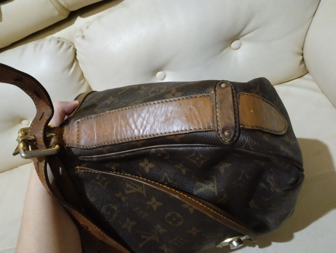 Louis Vuitton Monogram Galaxy Alpha Messenger, Fesyen Wanita, Tas & Dompet  di Carousell