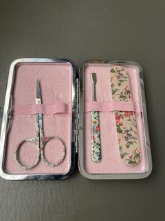 The vintage cosmetic company manicure set