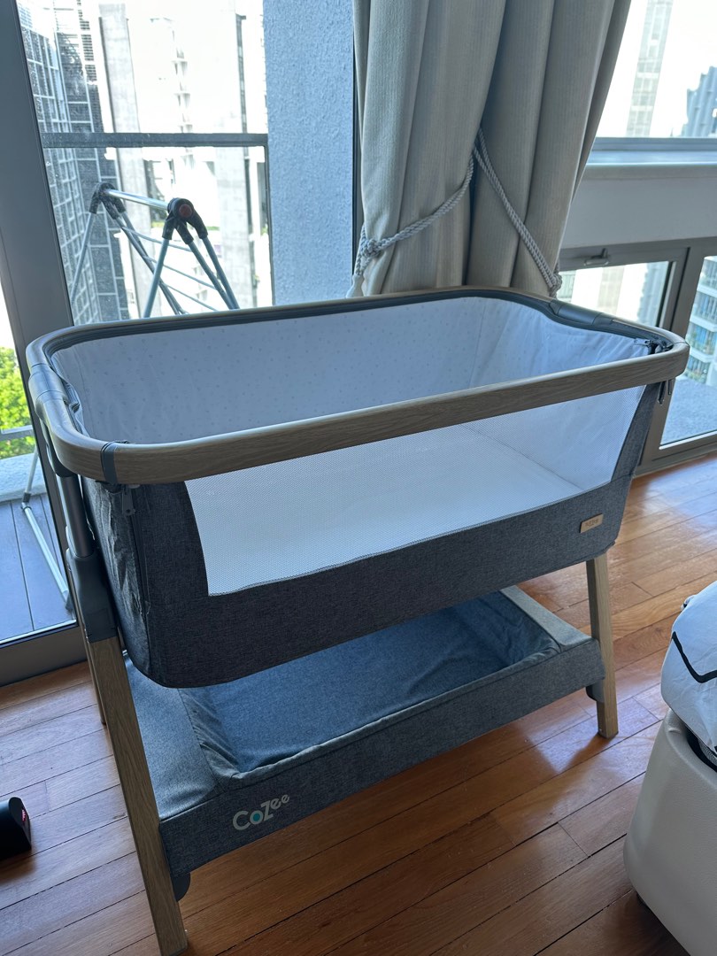 Tutti Bambini CoZee Bedside Crib, Babies & Kids, Baby Nursery & Kids