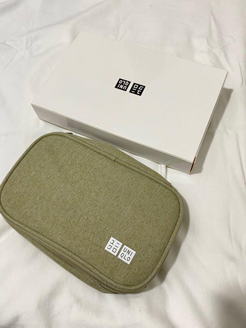 UNIQLO Travel pouch Toiletries Organizer, Women's Fashion, Bags