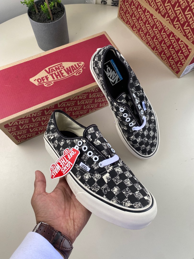 Distressed online checkered vans