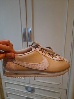 Very good cond. Nike cortez in leather 23.5cm