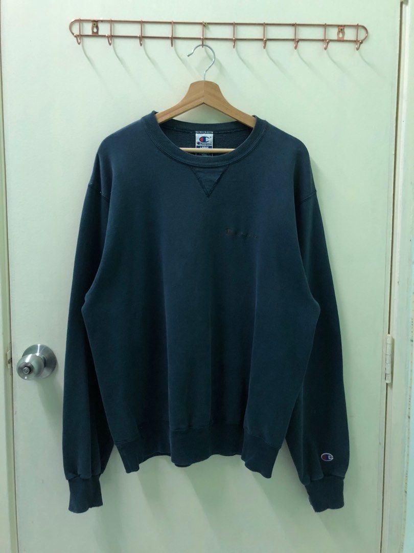 Vintage Champion Sweatshirt, Men's Fashion, Activewear on Carousell