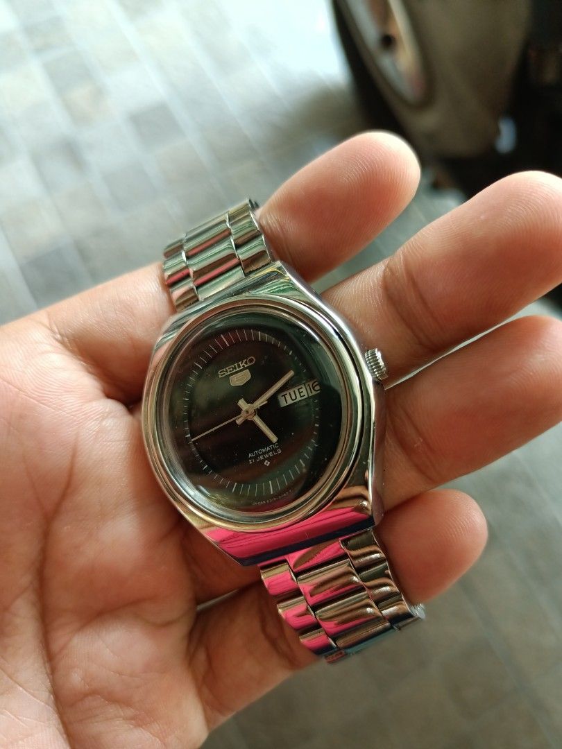 Vintage Seiko 5 automatic need service Men s Fashion Watches