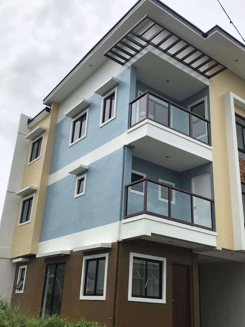 3-Storey Townhouse in Dasmariñas, Cavite (Category: Townhouse) located in Dasmarinas. Submitted by ferdz.arana (Listing ID 1232680267, Image 2). Description: The 3-Storey Villas at Dasmariñas Highlands is available thru bank and inhouse financing. You can reserve a unit for only P30,000. The monthly amortization is only P71,404.46 for 20 years thru bank financing. It is located at the heart of a rising plush commercial area in Dasmariñas, Cavite 
