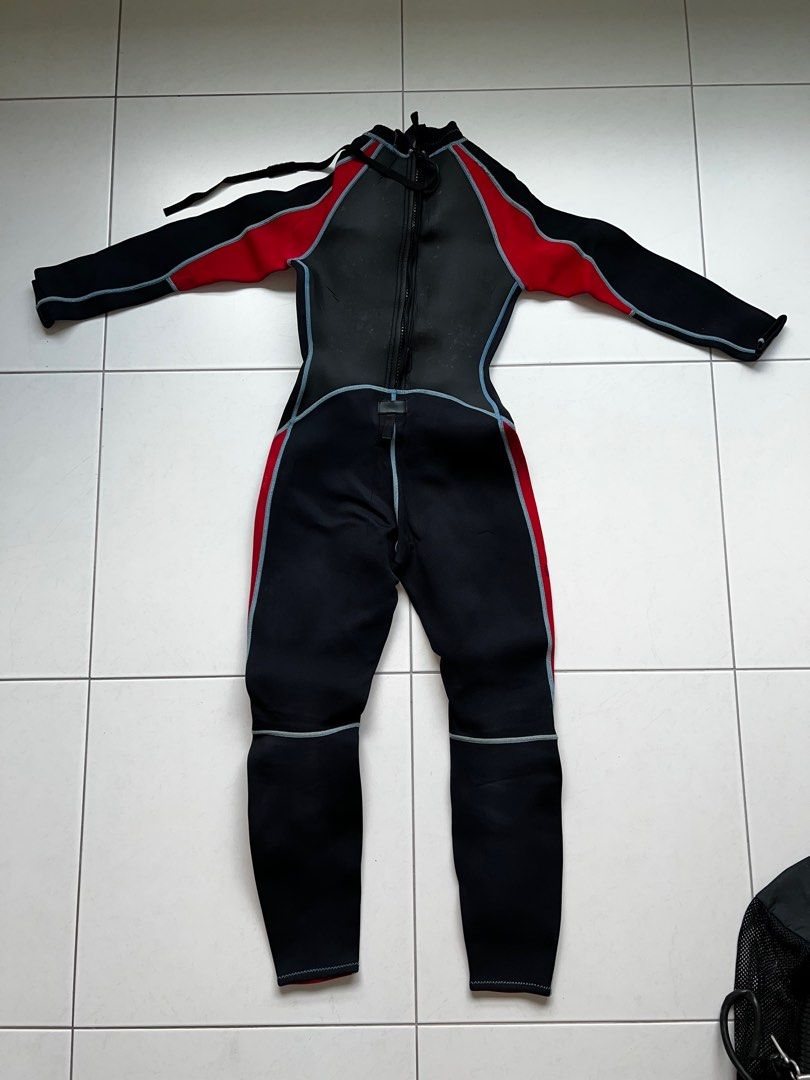 BodySuit Australia full dive suit, Sports Equipment, Other Sports