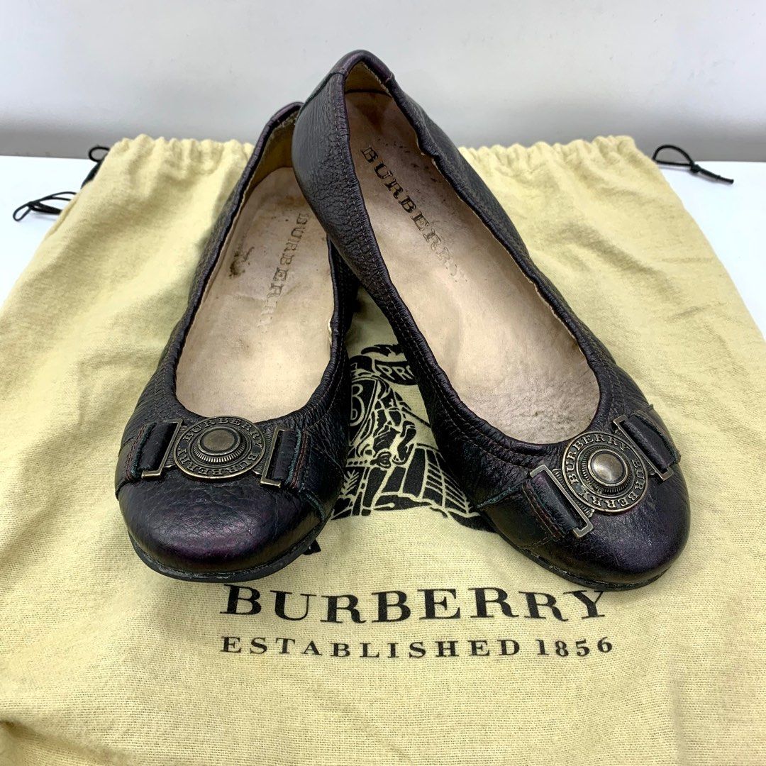 Burberry hot sale flats discount