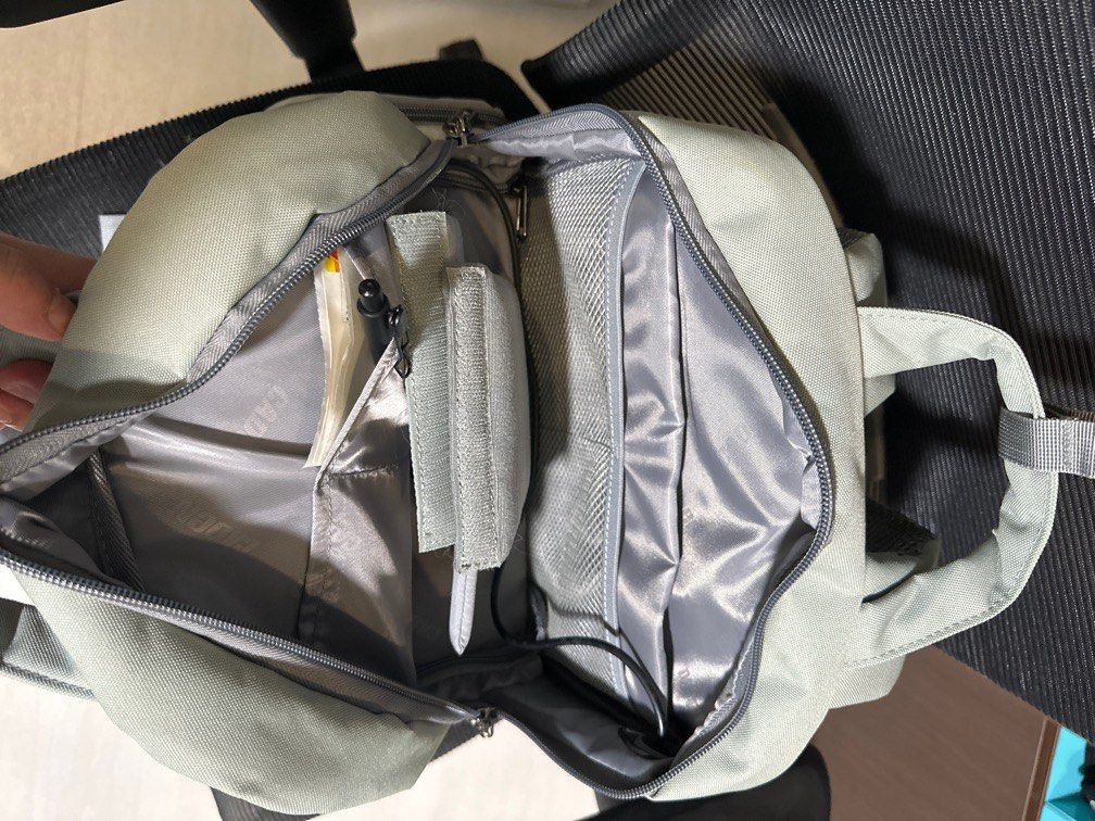 Camera Backpack (Category: Backpacks) located in Singapore. Submitted by nustemple (Listing ID 1232792831, Image 2). Description: Rarely used camera backpack Can put laptop in also. .