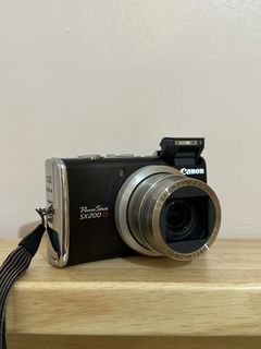 Canon PowerShot SX200 IS Digital Camera
