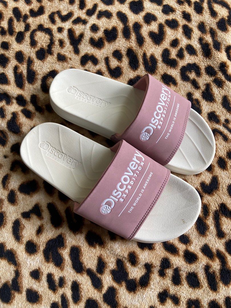 Discovery slide Women s Fashion Footwear Flats Sandals on