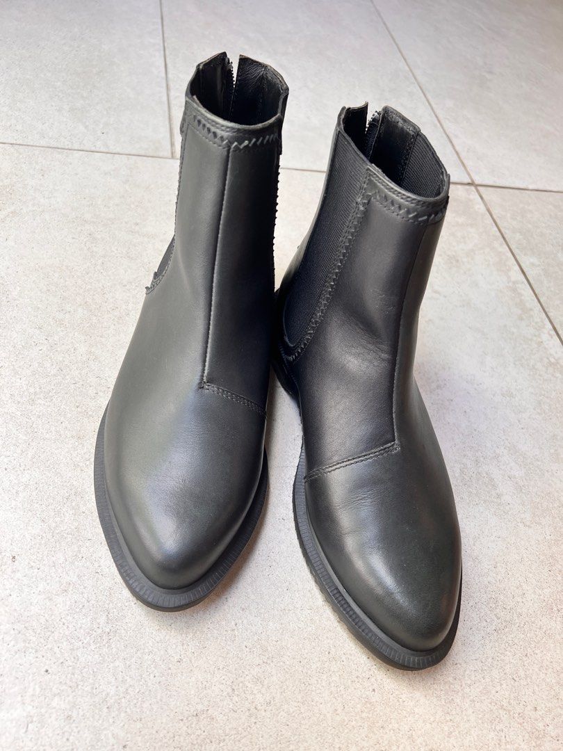 Dr martens best sale zillow chelsea boots