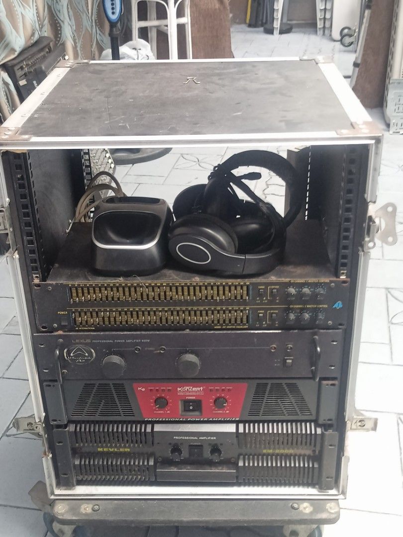 Flight Case with 1 Equalizer and 3 Amplifier on Carousell
