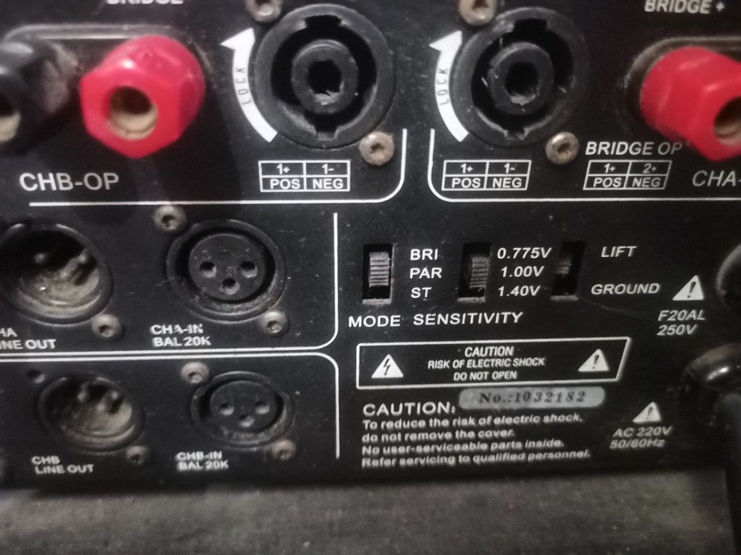 Flight Case with 1 Equalizer and 3 Amplifier on Carousell