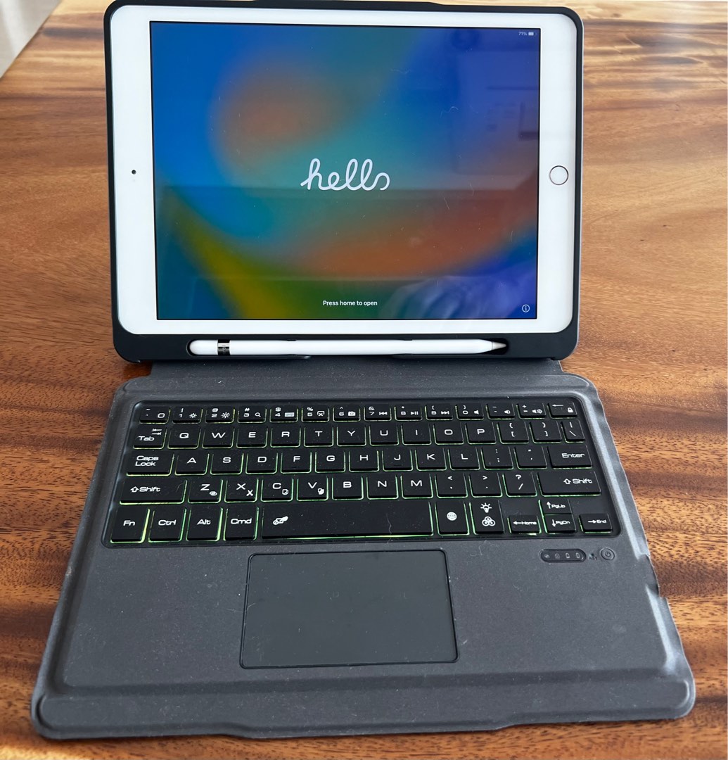 iPad 7th gen + apple pencil + keyboard, Mobile Phones & Gadgets