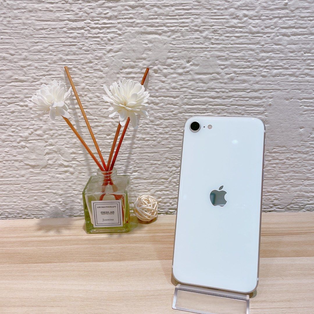 スマートフ Apple - iPhone SE2 64GB 白の通販 by shin0607's shop ...