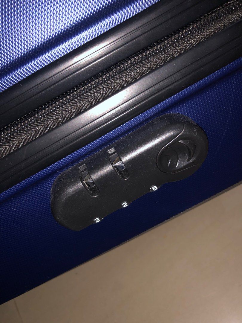 Johnnie Walker Luggage Bag (Maleta), Hobbies & Toys, Travel, Luggage on