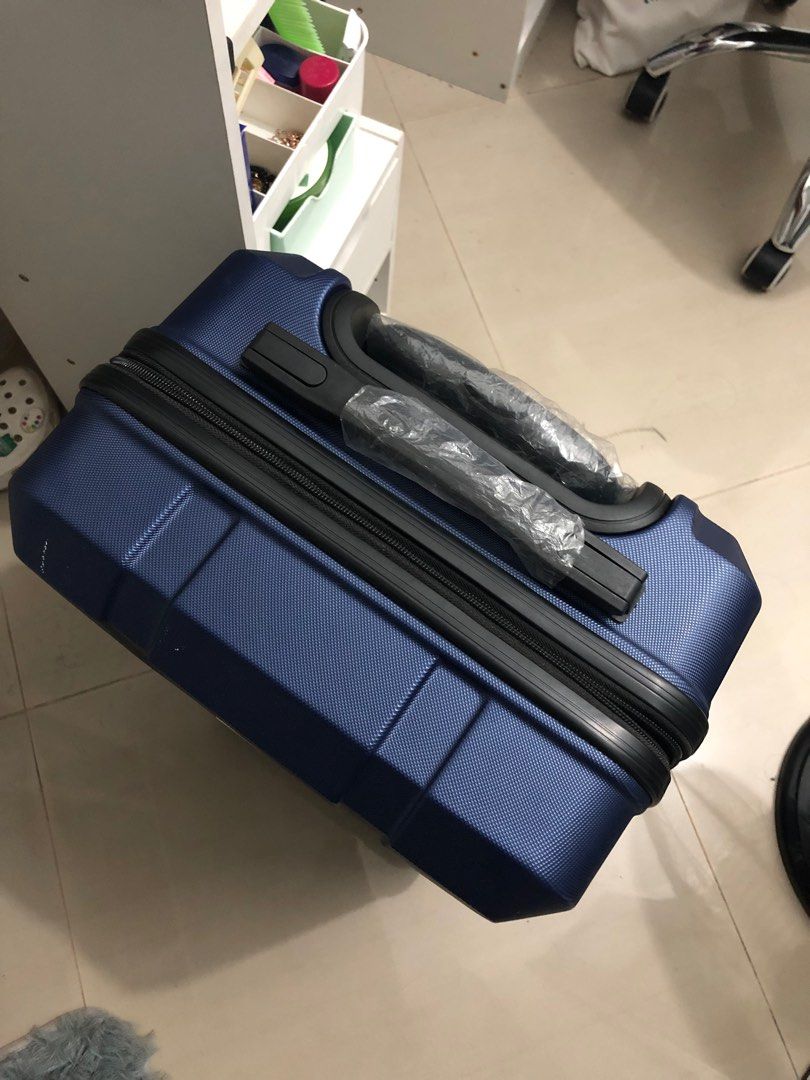 Johnnie Walker Luggage Bag (Maleta), Hobbies & Toys, Travel, Luggage on