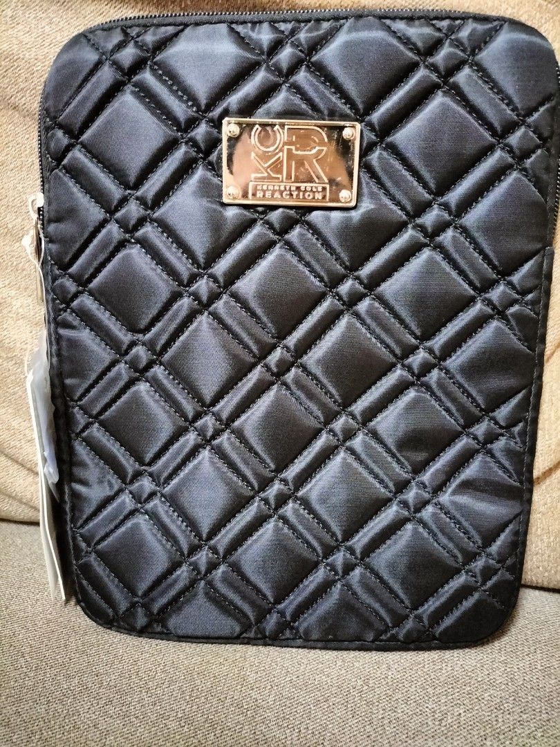 Kenneth Cole Reaction Ipad Case (Category: Luxury Bags & Wallets) located in San Pedro. Submitted by adicarteu_ (Listing ID 1232744472, Image 2). Description: Brand new Kenneth Cole Reaction Ipad Case ⌗ 2pieces in stock! ⌗ Brand new, never been used, packaging and tags are still intact MOP : Gcash, BPI Transfer.