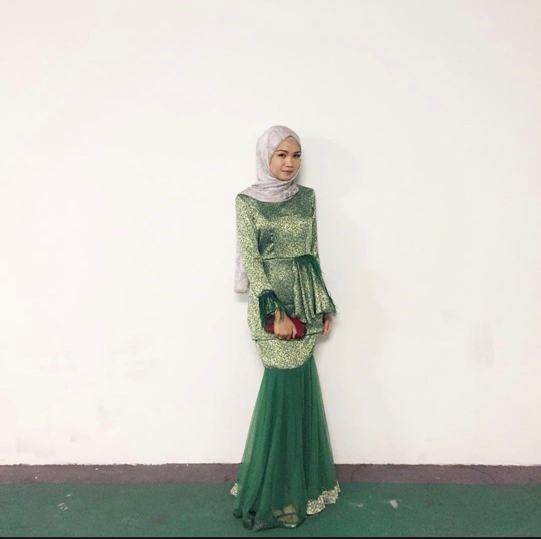 Kurung modern sari Women s Fashion Muslimah Fashion Baju Kurung