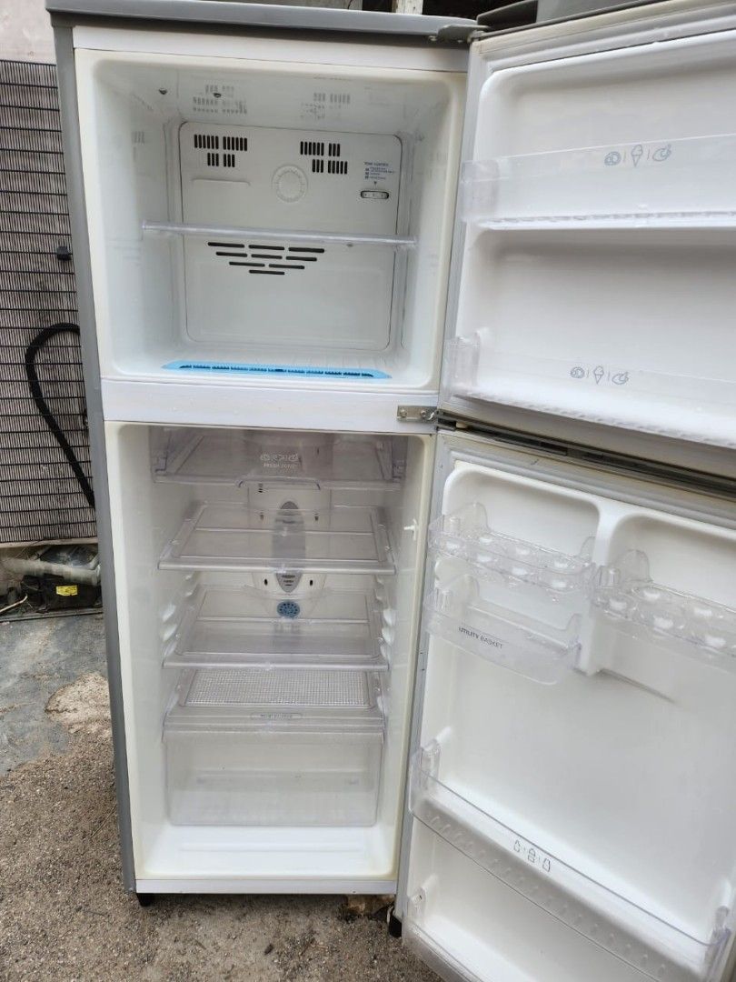 LG 2 door refrigerator fridge, TV & Home Appliances, Kitchen Appliances, Refrigerators