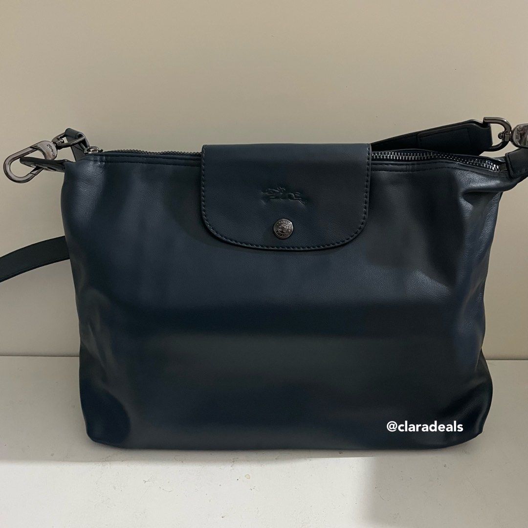 Authentic] Longchamp Le Pliage Hobo Bag in Black (Nylon), Women's Fashion,  Bags & Wallets, Cross-body Bags on Carousell