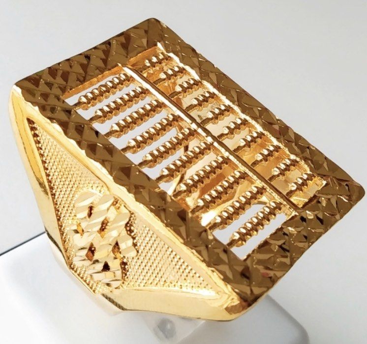 Gold shop biscuit ring
