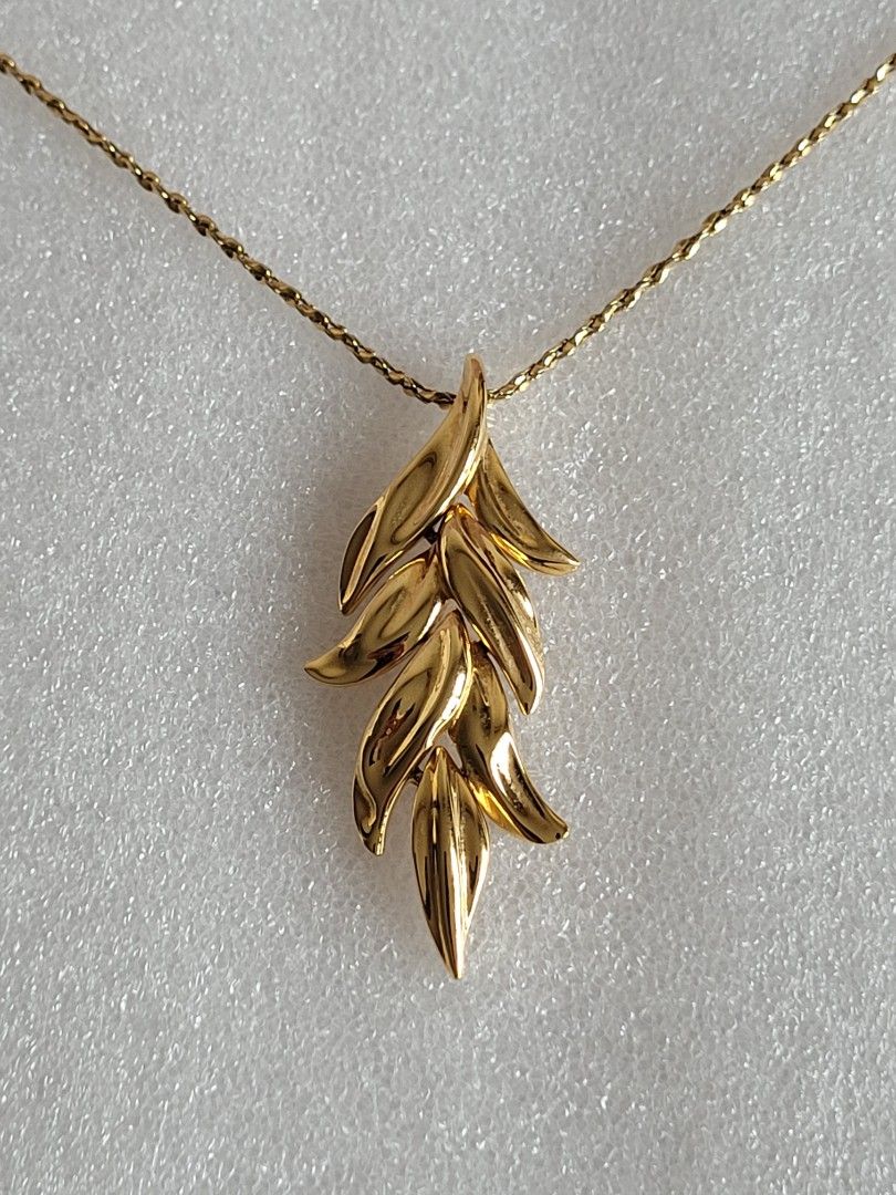Read Description Monet Articulated Gold Leaf Pendant Gold