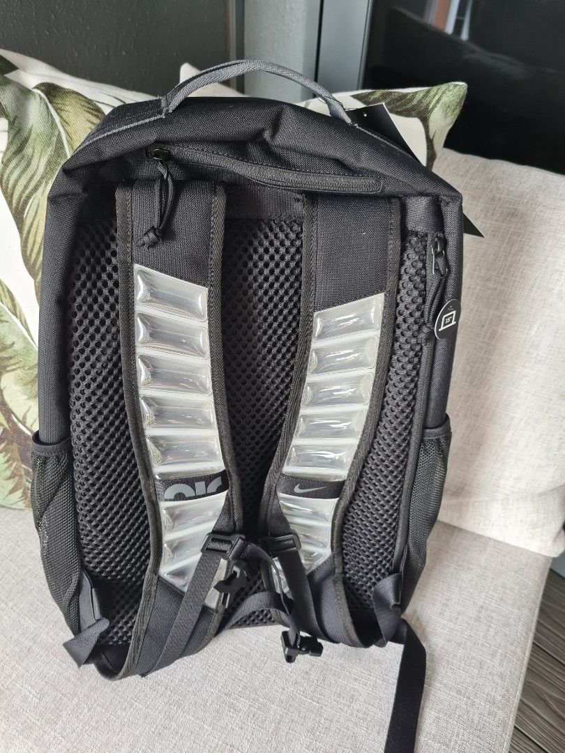nike backpack laptop compartment