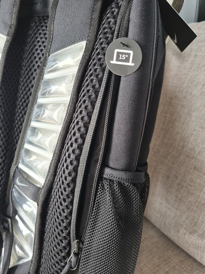 nike backpack laptop compartment