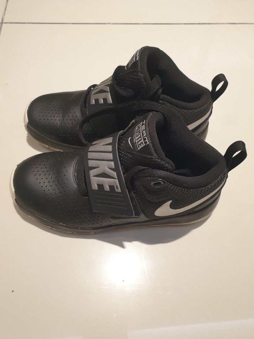 Nike team hustle d8 deals basketball shoes