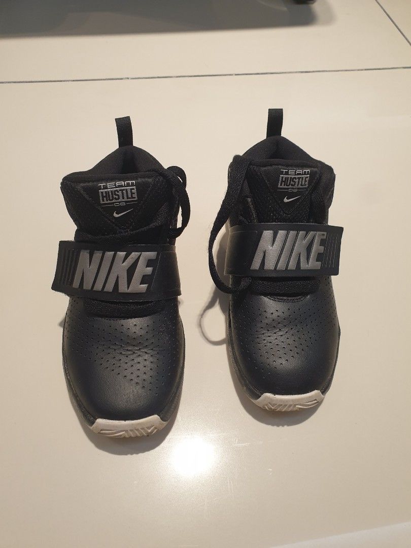 Team hustle d8 basketball shoe deals