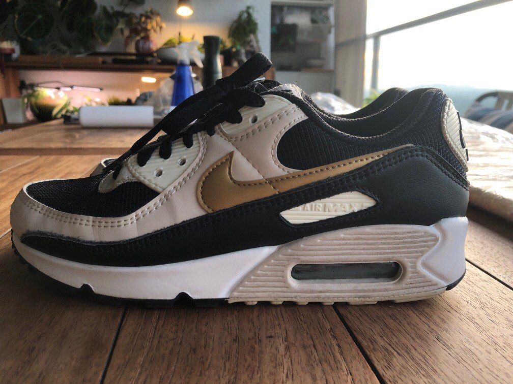 Gold and black air max hotsell