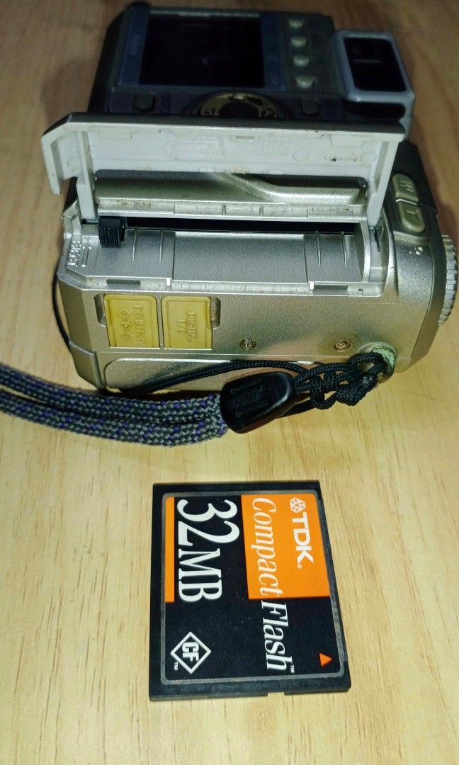 Nikon Coolpix 880 Digicam, Photography, Cameras on Carousell