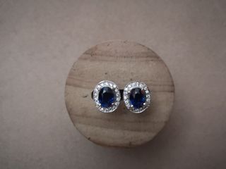 Pair of earrings in 925 silver with 6x8mm genuine blue sapphire 2ct  & signities