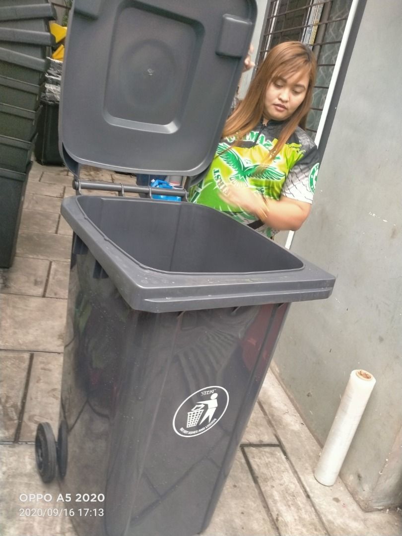 ROLLING TRASH BIN 240L, Furniture & Home Living, Cleaning & Homecare