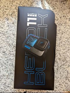 GoPro Hero 11 SEALED AND BRAND NEW (+ FREE MicroUSB Card)
