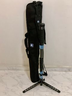 Sirui P-324S carbon fibre monopod and Manfrotto 701HDV  Fluid Video Head