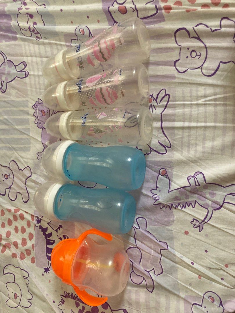 Takeall avent,munchkin and babyflo (Category: Breastfeeding & Bottle Feeding) located in Rodriguez. Submitted by cyrus0207 (Listing ID 1232682460, Image 1). Description: Takeall!!! Used feeding bottles (avent & babyflo), and training cup (munchkin).