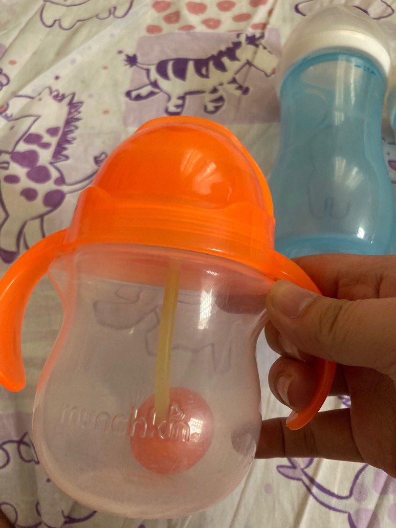 Takeall avent,munchkin and babyflo (Category: Breastfeeding & Bottle Feeding) located in Rodriguez. Submitted by cyrus0207 (Listing ID 1232682460, Image 2). Description: Takeall!!! Used feeding bottles (avent & babyflo), and training cup (munchkin).