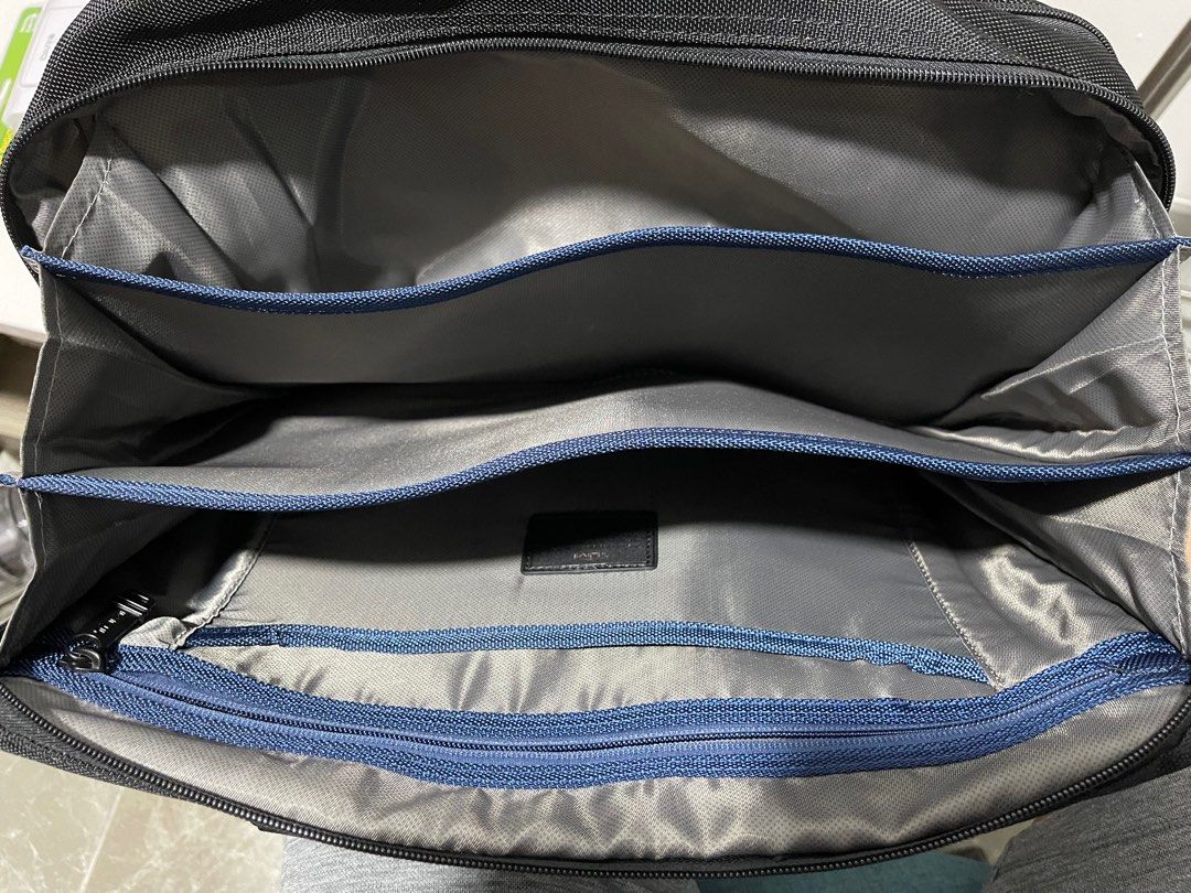 Tumi handheld briefcase / laptop bag, Men's Fashion, Bags, Briefcases