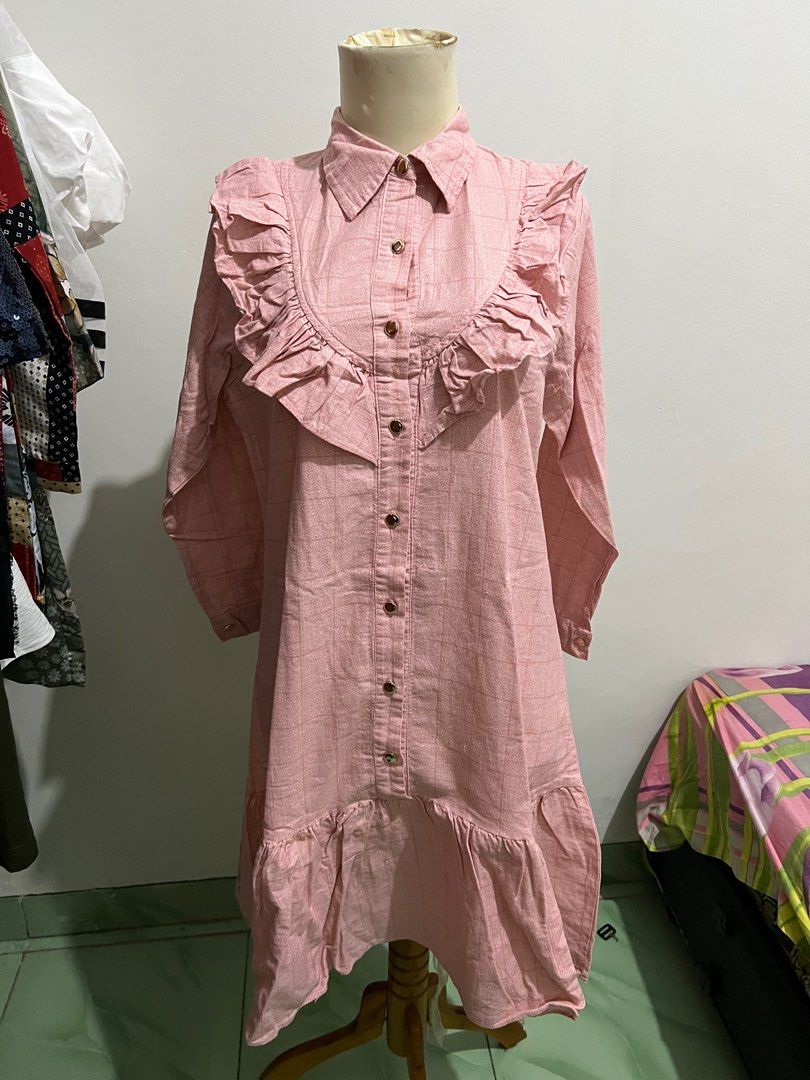 Tunik pink (Kategori: Gaun & Rok) berada di Jakarta Timur. Dikirim oleh arsha02 (ID iklan 1232684211, Gambar 2). Deskripsi: Blm pernah dipakai, cuma lepas tag aja.