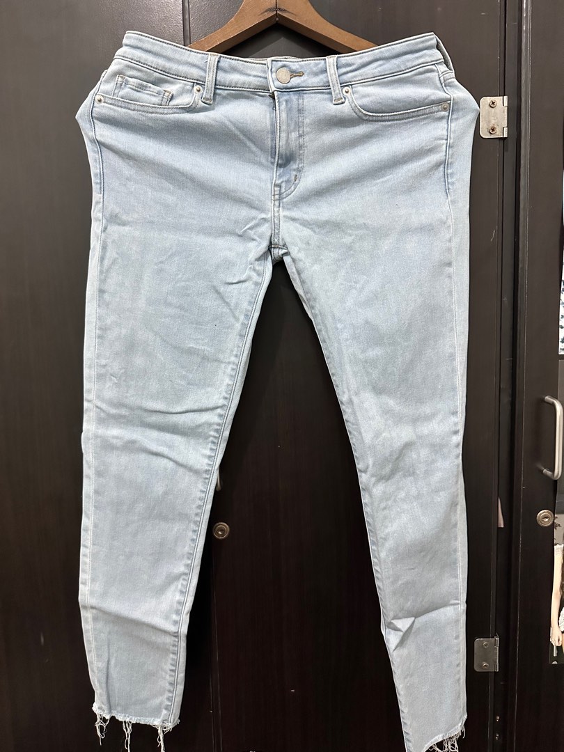 Uniqlo pants on Carousell