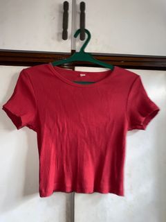 UNIQLO RIBBED RED CROP TOP