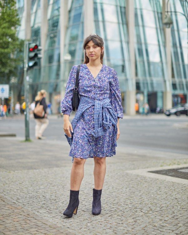 UNIQLO WOMEN PRINTED V NECK LONG SLEEVE FLARE MINI DRESS Women s