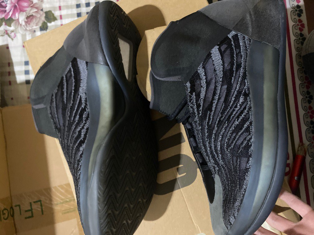 Yeezy QNTM Onyx, Men's Fashion, Footwear, Sneakers on Carousell